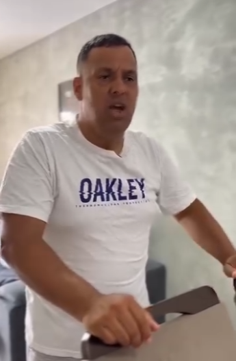 H1716006 Ela achava que podia mandar em sua mãe até que recebeu uma grande lição! part2