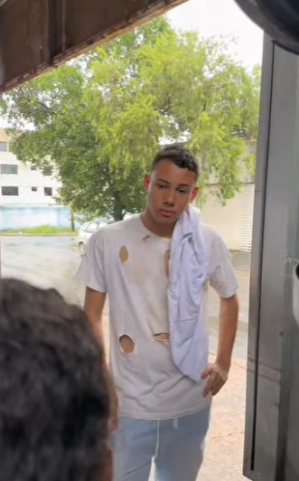 H1715003 Essa pobre menina ficou milionária nunca esqueceu sua melhor amiga part2