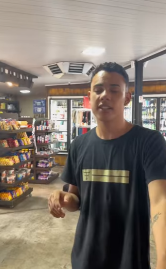 H1715018 Pobre Menino encontra uma carteira mas ninguém imaginava que ele faria part2