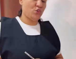 H1910006 Garçonete toma atitude inesperada em restaurante part2