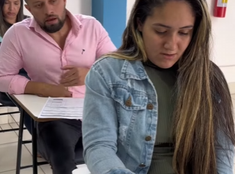 H2015003 Escreveu na perna para pedir ajuda Professora part2