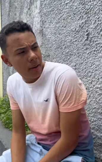 H2015015 Ela Tirou Sarro das Roupas de Ano Novo da Amiga Recebeu uma Baita Lição part2