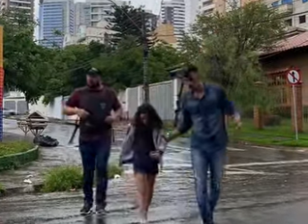 H2015011 Menina perdeu mãe procurava uma forma de se alimentar part2