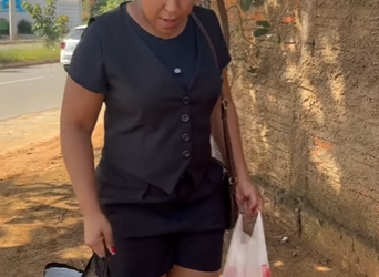 H2114010 Garotinho humilde da show de honestidade ganhou uma grande recompensa. part2