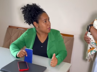 H2114020 Empregada pediu demissão por não ter onde deixar seu filho patroa tomou essa atitude. part2