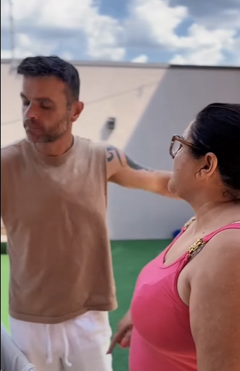 H2808018 Chamei minha Mãe pra me ajudar depois da cirurgia,mas não imaginei que ela fosse tratar meu Marido assim… part2