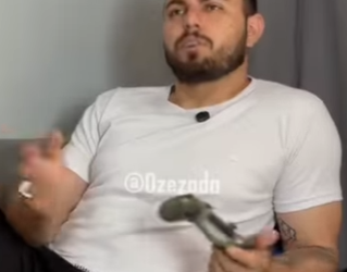 H2321012 Filha recebe lição do part2