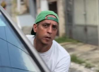 H0210017 Surpreendeu ela com um beijo para salva la… part2