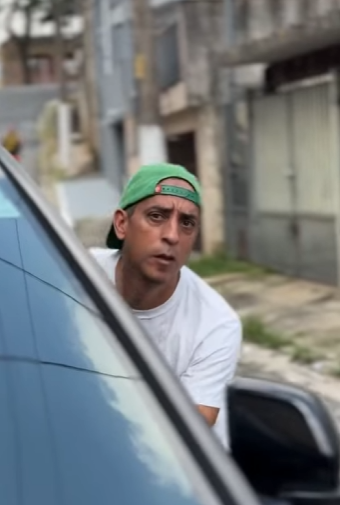 H0210017 Surpreendeu ela com um beijo para salva la… part2