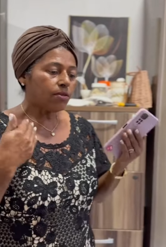 H2306012 Funcionária fala demais olha oque aconteceu part2