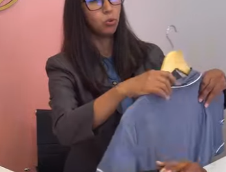 H2414002 Funcionária de loja pegou no flagra cliente trocando etiqueta de produtos tomou essa atitude part2