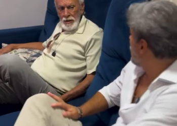 H2511007 Pai da uma lição no filho por ele ter parado de falar com a irmã… part2