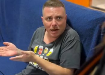 H2511019 Levei minha tia pra morar comigo por esse motivo… part2