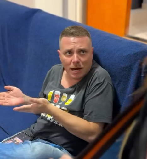 H2511019 Levei minha tia pra morar comigo por esse motivo… part2