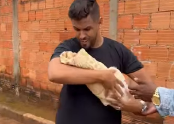 H2503011_Ela ab4nd0nou criança no meio da rua, mas ela não esperava que isso fosse acontecer_part2.mp4