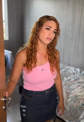 H2504022_Ele arruma namorada canta de gala lá na casa da mãe ela coloca ele no seu devido lugar_part2.mp4