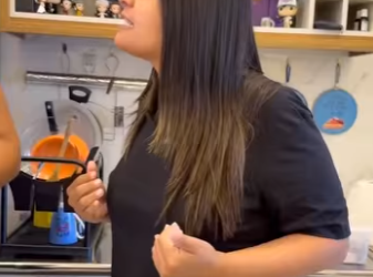 H0516001 Ele gastou uma fortuna no cartão de crédito olha que ela fez part2