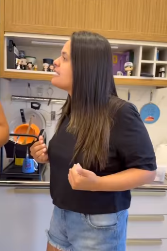 H0516001 Ele gastou uma fortuna no cartão de crédito olha que ela fez part2