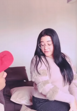 H2610004_Pai chega em um caixão no aniversário de anos da sua filha_part2.mp4