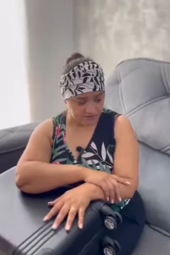 H2816021_Mãe chega de surpresa_part2