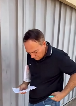 T1902025 Patrão descobriu que sua empregada e a filha dela passavam por necessidades e ficou sem palavras PART2