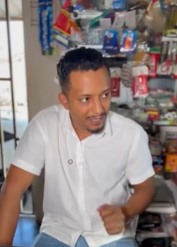 T1902009 Patrão viu o filho da empregada com fome e tomou uma atitude emocionante PART2