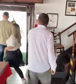 T1329013_Patrão descobriu que sua esposa estava namorando outro homem graças a garçonete_part2