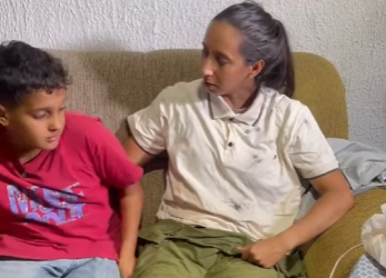 H0604002 Garotinho humilde da show de honestidade ganhou uma grande recompensa. part2