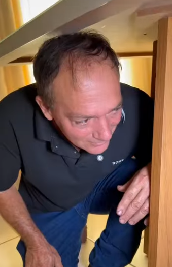 H0604003 Milionário testa funcionários dar uma grande recompensa! part2