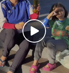 T3902013 Ela não acreditou no que viu esta mulher comendo porque não foi o que e part2