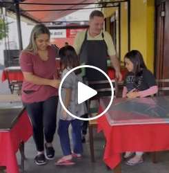 T1301010 Garota ensina uma grande lição a uma empresária part2