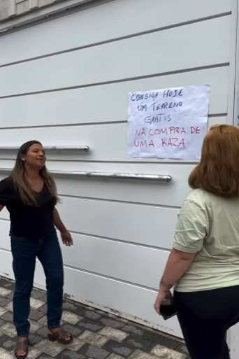 H0516016 Essa garota quis ser esperta comprando um terreno nessa imobiliária part2