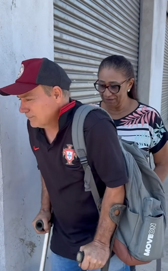 H0214003_Aproveitaram desse senhor sem saber quem ele era!_part2.mp4