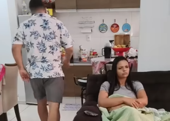 H1003015_Ela Recebeu uma Foto do Marido no Bar com outr4 foi isso que ela fez!!!!_part2.mp4
