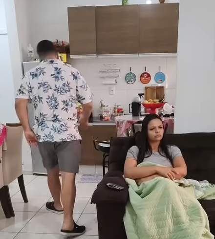 H1003015_Ela Recebeu uma Foto do Marido no Bar com outr4 foi isso que ela fez!!!!_part2.mp4