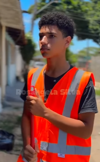 H0106005_Ele de aproximou de um jeito diferente Acompanhe essa história_part2.mp4