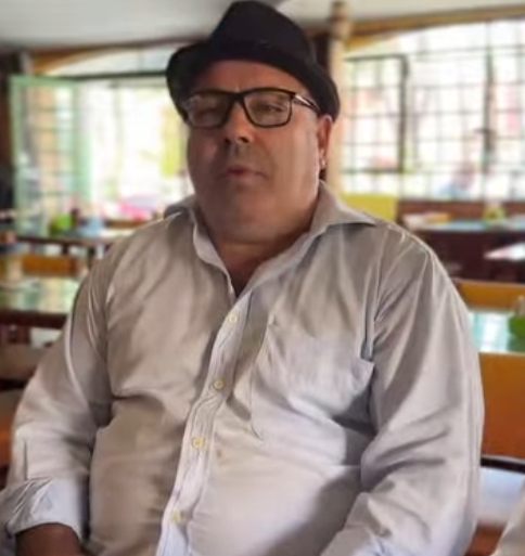 H1203012_Garoto revela infidelidade da esposa com óculos…_part2.mp4