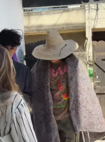 H1302012_Eles r0ubaram dinheiro do morador de rua sem saber que era chefe deles_part2.mp4