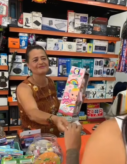 H1621001_Menina m1mada faz birra na mãe porque queria brinquedos novos_part2.mp4