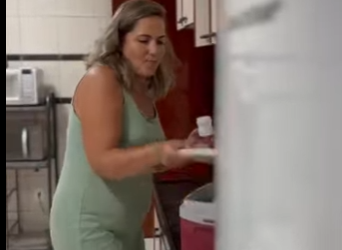 Mau sogra queria que seu filho reparasse em outra mulher dessa forma jogou sua nora fora de casa junto com seu Neta_part2.mp4