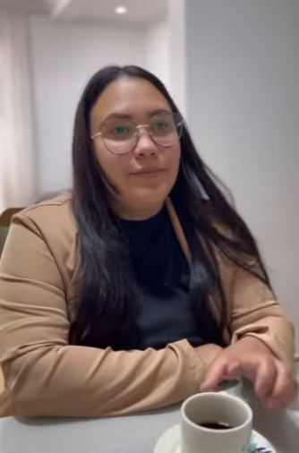 H2010006_Patroa humilha empregada sem saber que ela passava_part2.mp4