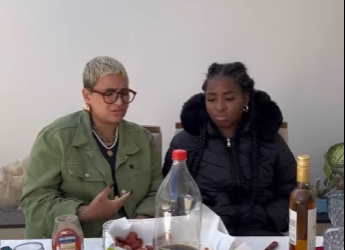 H2220022_Convidou suas amigas para comer em um restaurante, assim elas se comportaram_part2.mp4