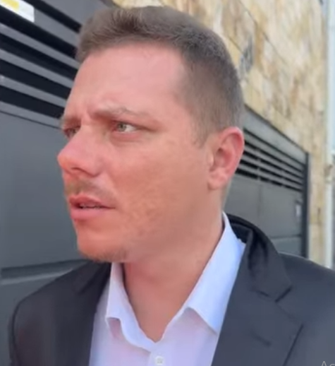 H2003005_Mulher rica busca ter filhos com flanelinha…_part2.mp4