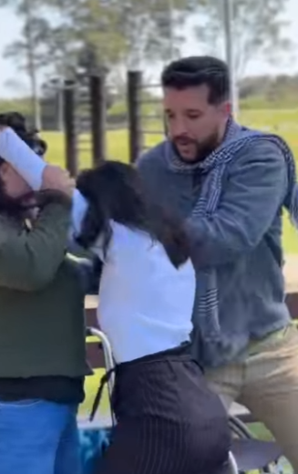 H2010020_Ele fingiu estar em uma cadeira de rodas para testar seu par_part2.mp4