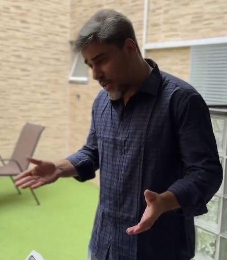 H2303010_Criança malcriada quebra celular da filha da empregada…_part2.mp4