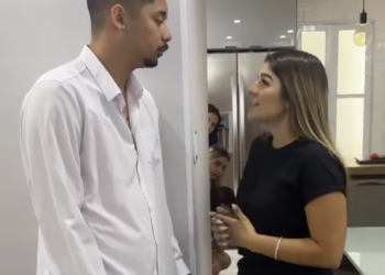 H2503013_Ela deu uma festa para comemorar divórcio…_part2.mp4