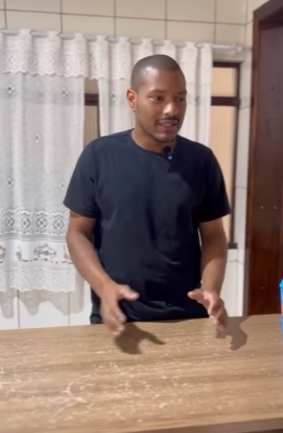 H2510002_Patroa humilha empregada sem saber que ela passava part2.mp4