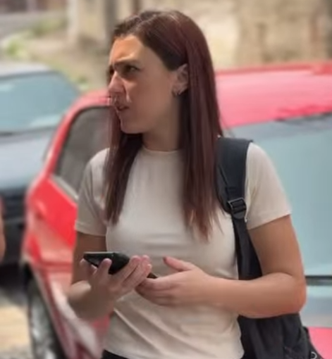 H2503017_Ia na casa da vizinha só para pegar comida…_part2.mp4