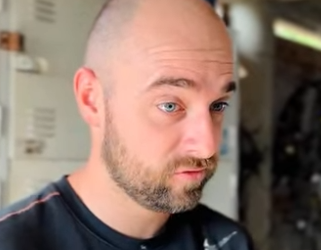 H2910011_Ela humilh0u esse rapaz pela sua aparência, sem saber quem realmente ele era_part2.mp4