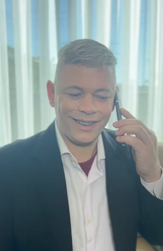 H0410006_Filhos encontram mãe com outro homem no aniversá_part2.mp4